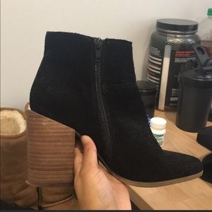 BLACK ANKLE BOOTS